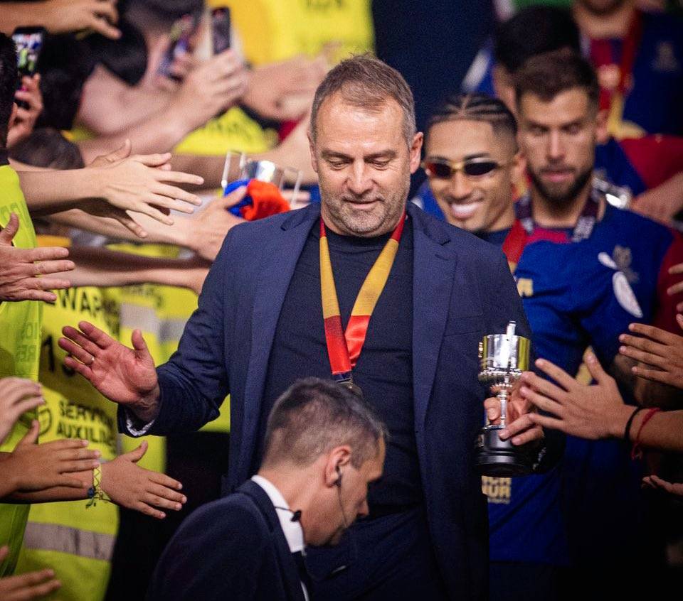 皇马遭巴萨3杀，安切洛蒂下课倒计时，老佛爷签姆巴佩是败笔？